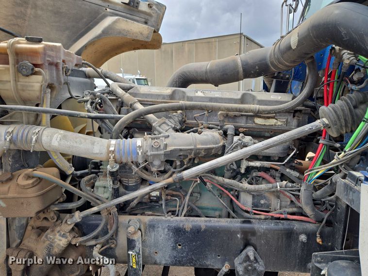 image for item EU3650 2008 Freightliner FLD132 semi truck