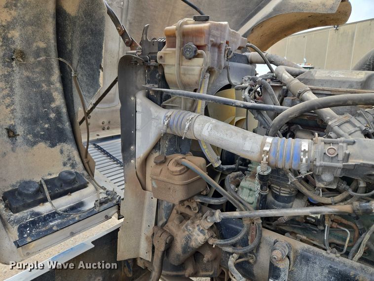 image for item EU3650 2008 Freightliner FLD132 semi truck