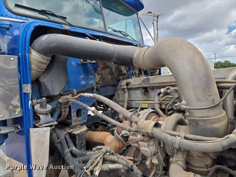 image for item EU3650 2008 Freightliner FLD132 semi truck