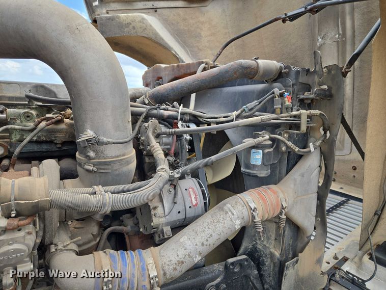 image for item EU3650 2008 Freightliner FLD132 semi truck