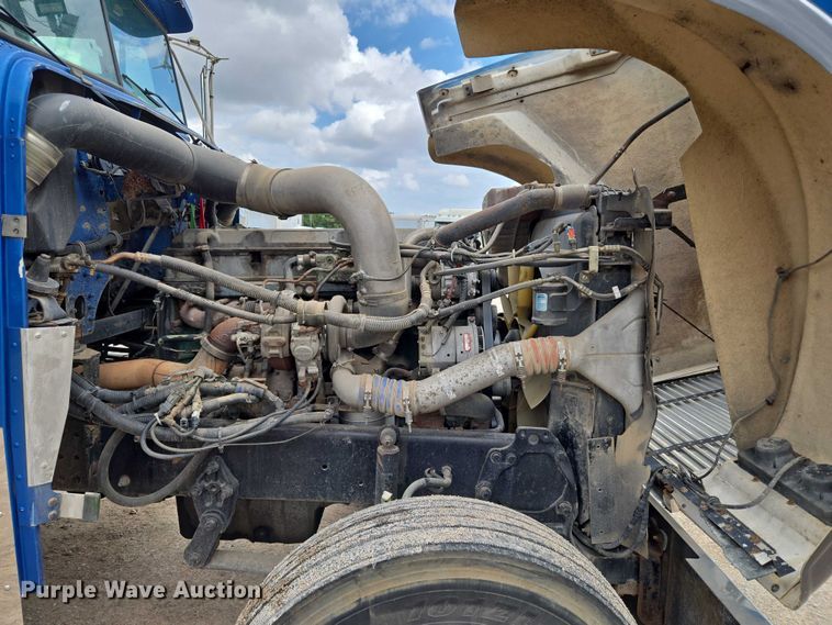 image for item EU3650 2008 Freightliner FLD132 semi truck