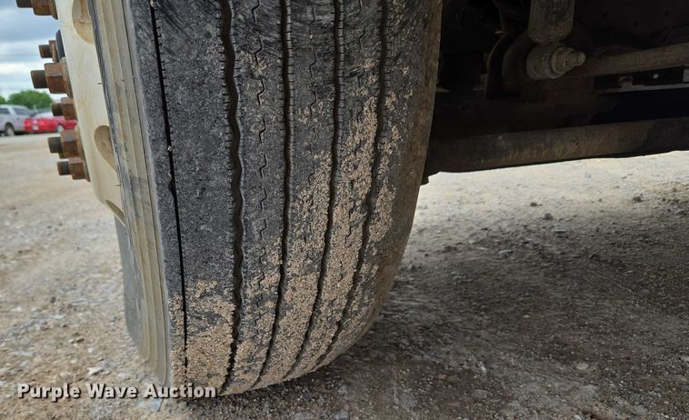 image for item EU3650 2008 Freightliner FLD132 semi truck