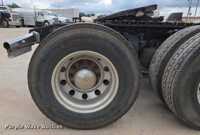 image for item EU3650 2008 Freightliner FLD132 semi truck