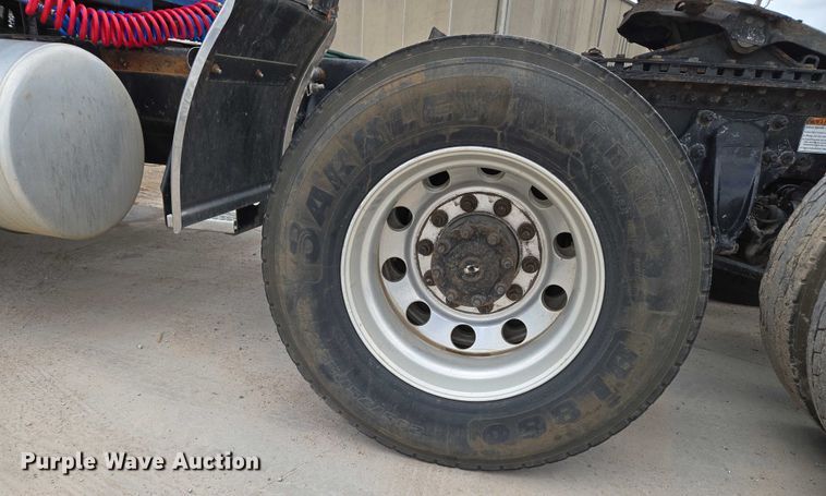 image for item EU3650 2008 Freightliner FLD132 semi truck