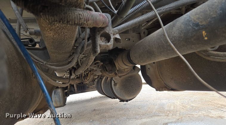 image for item EU3650 2008 Freightliner FLD132 semi truck