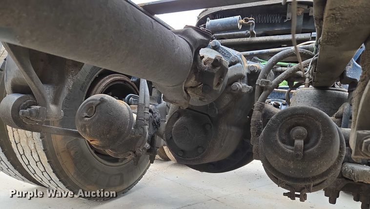 image for item EU3650 2008 Freightliner FLD132 semi truck