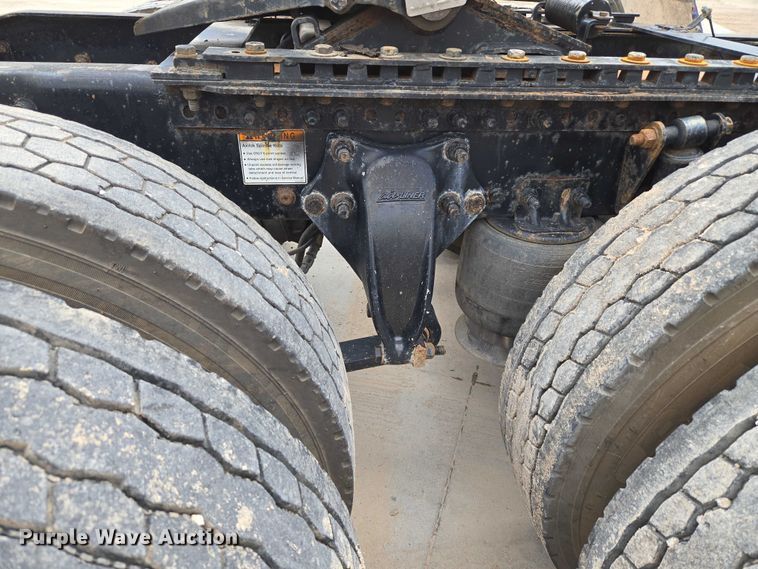 image for item EU3650 2008 Freightliner FLD132 semi truck