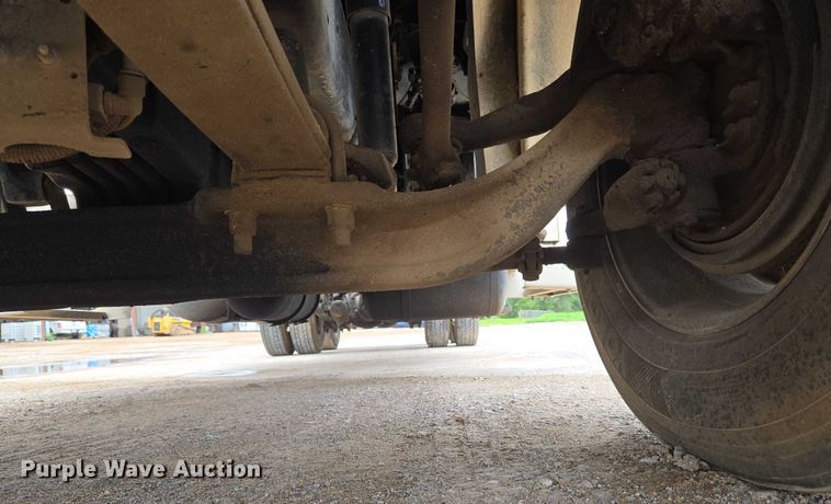 image for item EU3650 2008 Freightliner FLD132 semi truck