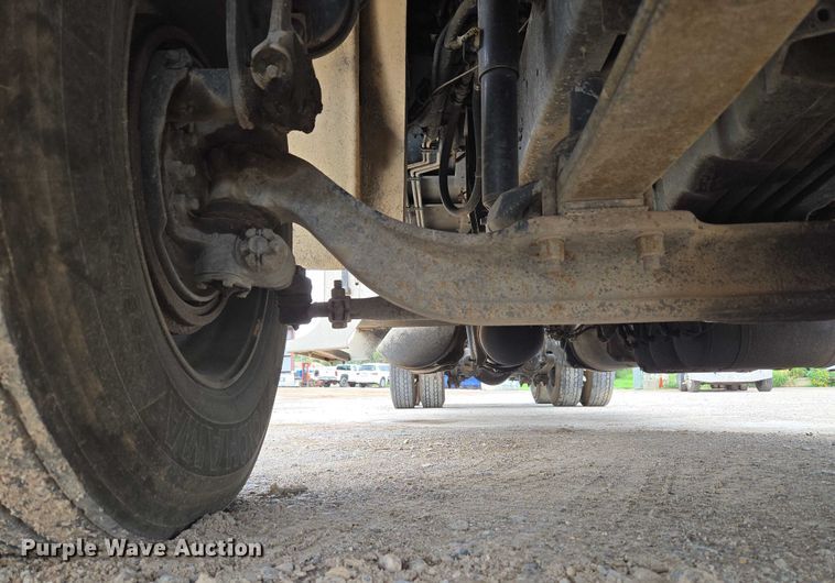 image for item EU3650 2008 Freightliner FLD132 semi truck