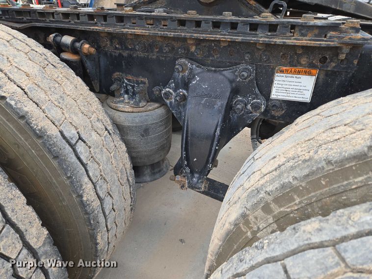 image for item EU3650 2008 Freightliner FLD132 semi truck