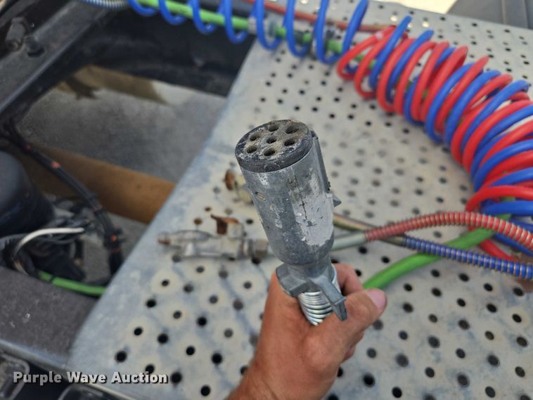 image for item EV1617 2007 Volvo VNL semi truck