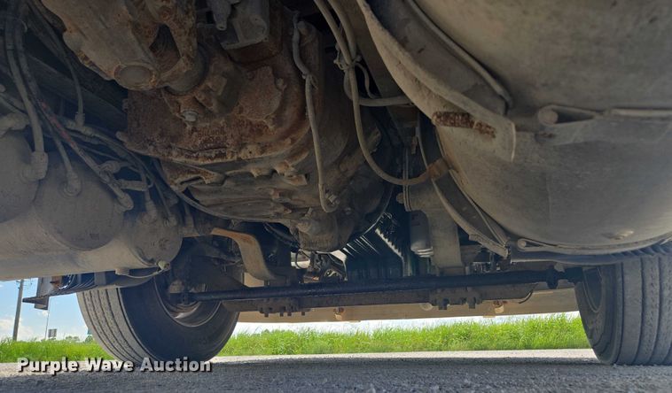 image for item EV1617 2007 Volvo VNL semi truck