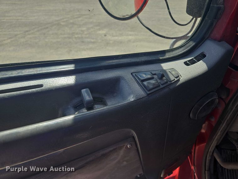 image for item EV1617 2007 Volvo VNL semi truck