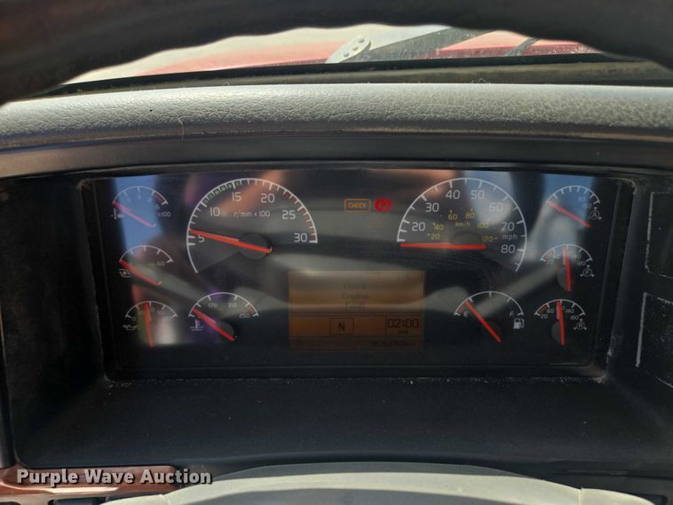 image for item EV1617 2007 Volvo VNL semi truck