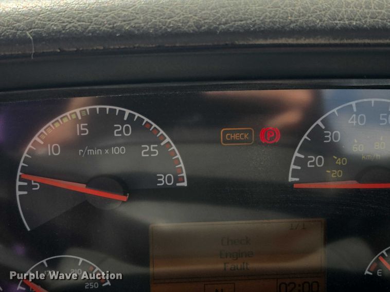 image for item EV1617 2007 Volvo VNL semi truck