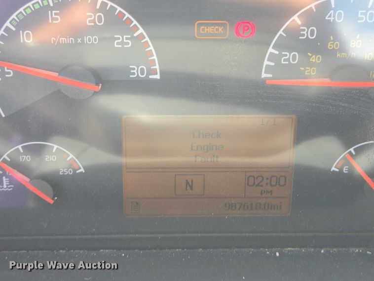 image for item EV1617 2007 Volvo VNL semi truck