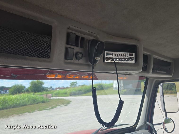 image for item EV1617 2007 Volvo VNL semi truck