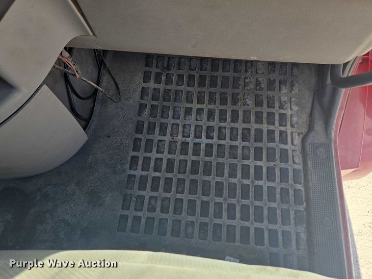 image for item EV1617 2007 Volvo VNL semi truck