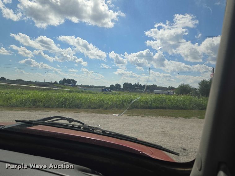 image for item EV1617 2007 Volvo VNL semi truck