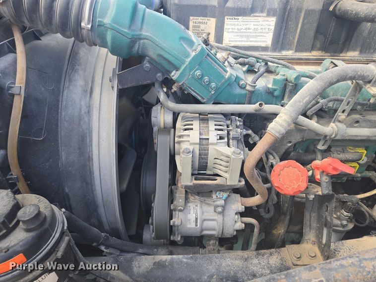 image for item EV1617 2007 Volvo VNL semi truck