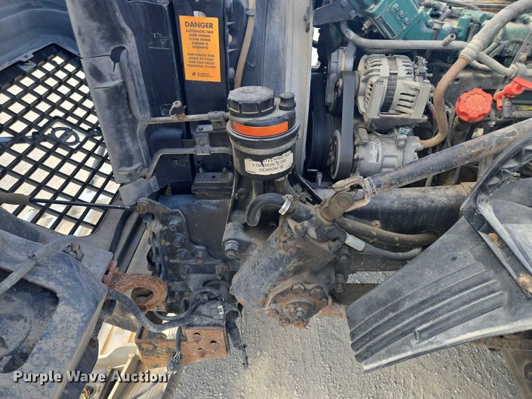 image for item EV1617 2007 Volvo VNL semi truck