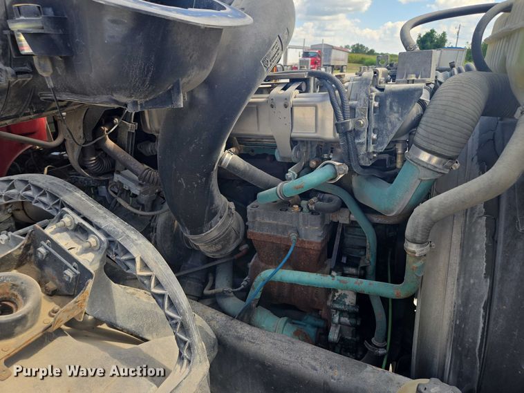 image for item EV1617 2007 Volvo VNL semi truck