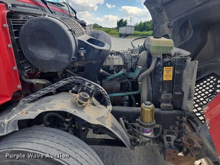 image for item EV1617 2007 Volvo VNL semi truck