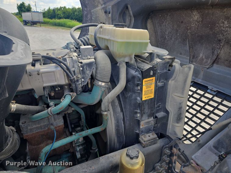 image for item EV1617 2007 Volvo VNL semi truck