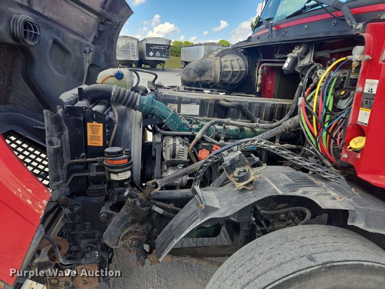 image for item EV1617 2007 Volvo VNL semi truck