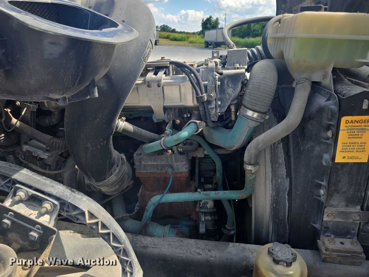 image for item EV1617 2007 Volvo VNL semi truck