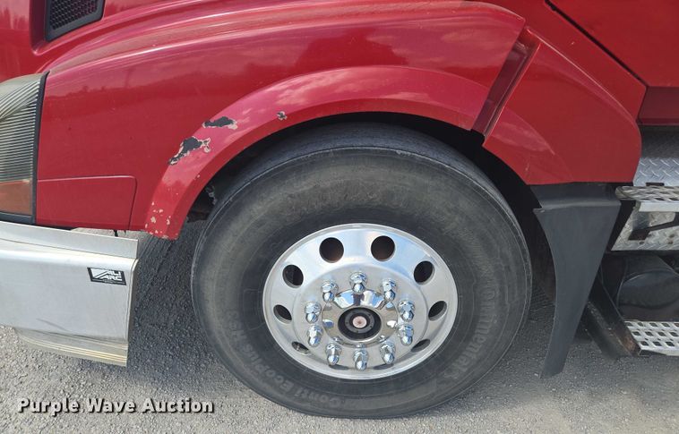 image for item EV1617 2007 Volvo VNL semi truck