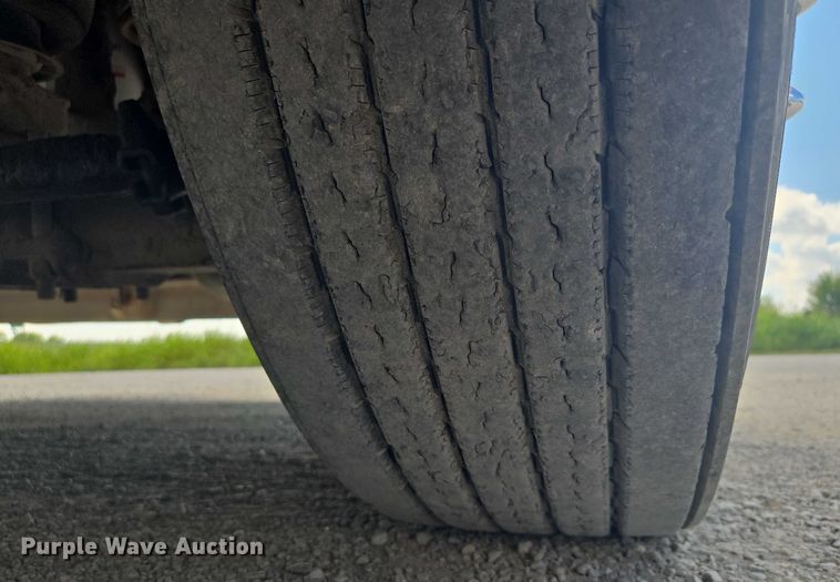 image for item EV1617 2007 Volvo VNL semi truck