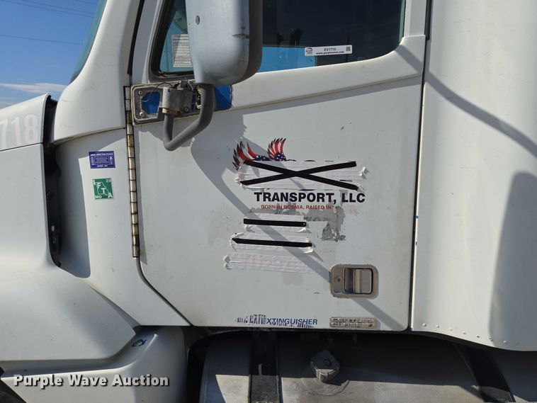 image for item EV1710 1999 Freightliner  Century Class semi truck