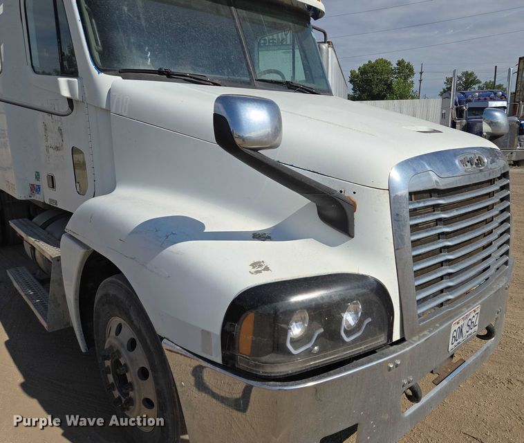 image for item EV1710 1999 Freightliner  Century Class semi truck