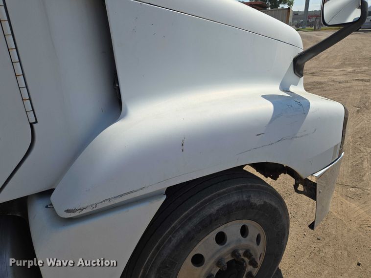 image for item EV1710 1999 Freightliner  Century Class semi truck