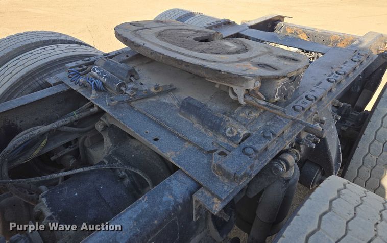 image for item EV1710 1999 Freightliner  Century Class semi truck