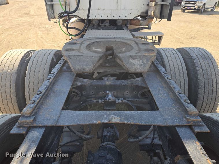 image for item EV1710 1999 Freightliner  Century Class semi truck