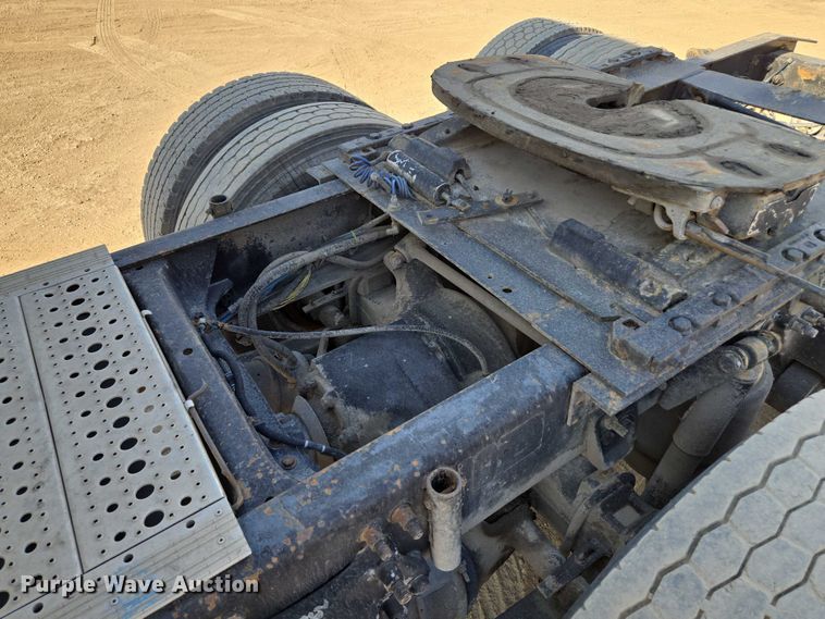 image for item EV1710 1999 Freightliner  Century Class semi truck