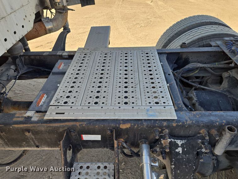 image for item EV1710 1999 Freightliner  Century Class semi truck