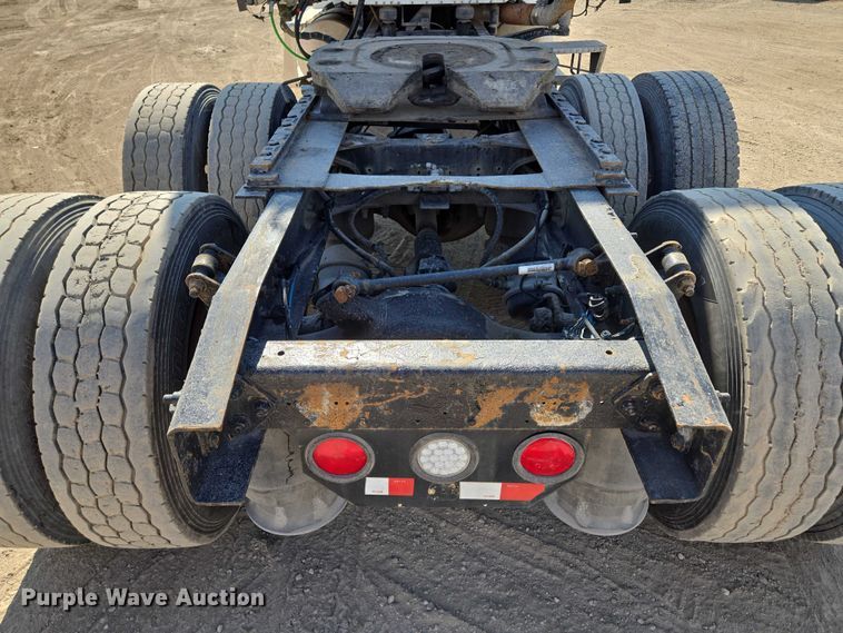 image for item EV1710 1999 Freightliner  Century Class semi truck