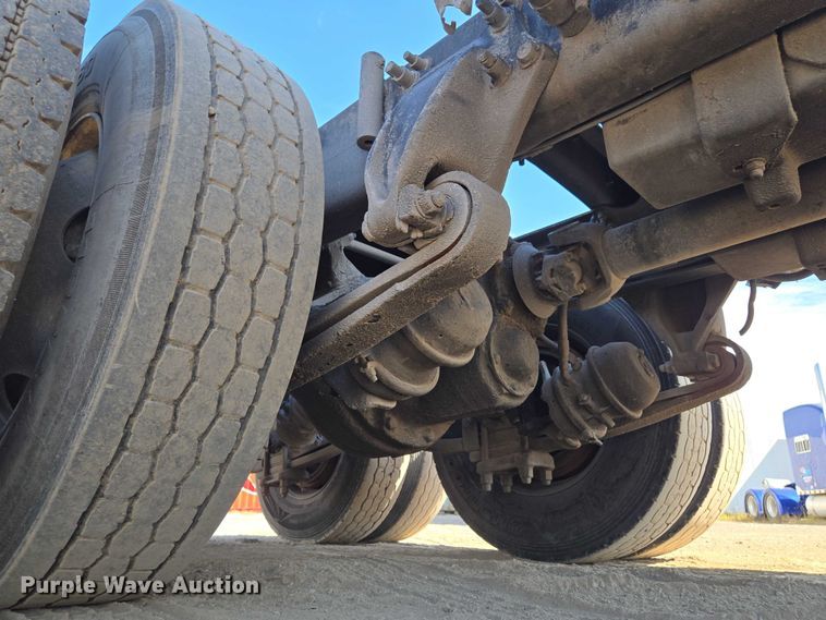 image for item EV1710 1999 Freightliner  Century Class semi truck