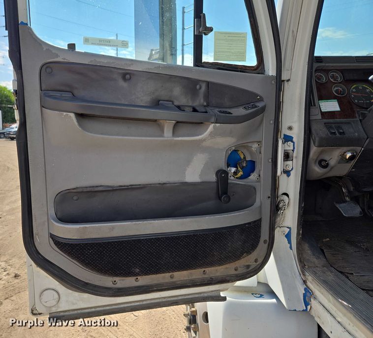 image for item EV1710 1999 Freightliner  Century Class semi truck