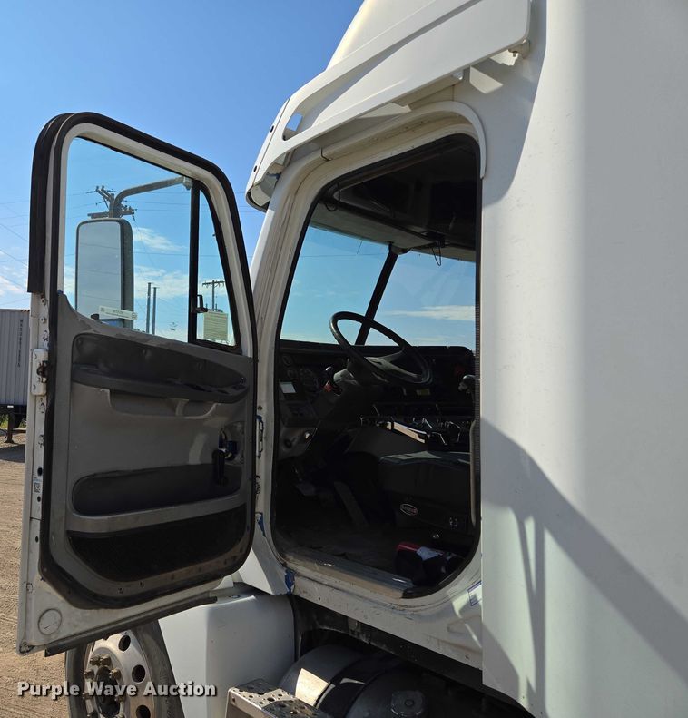 image for item EV1710 1999 Freightliner  Century Class semi truck