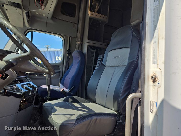 image for item EV1710 1999 Freightliner  Century Class semi truck