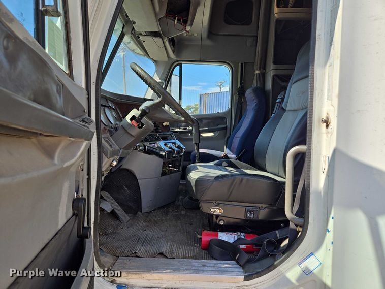 image for item EV1710 1999 Freightliner  Century Class semi truck