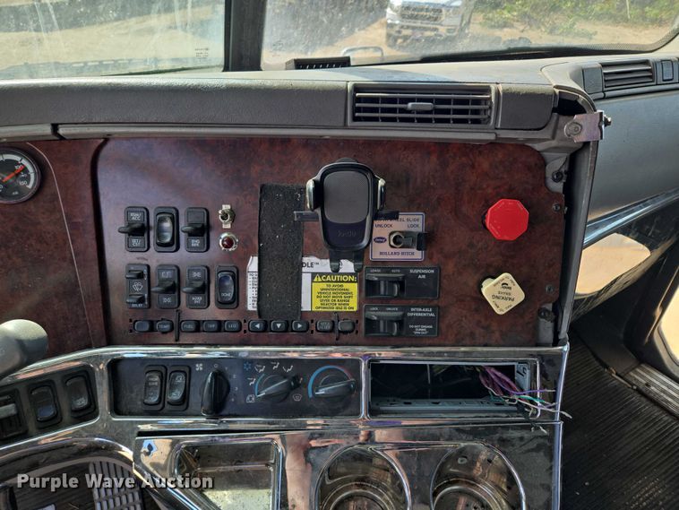 image for item EV1710 1999 Freightliner  Century Class semi truck