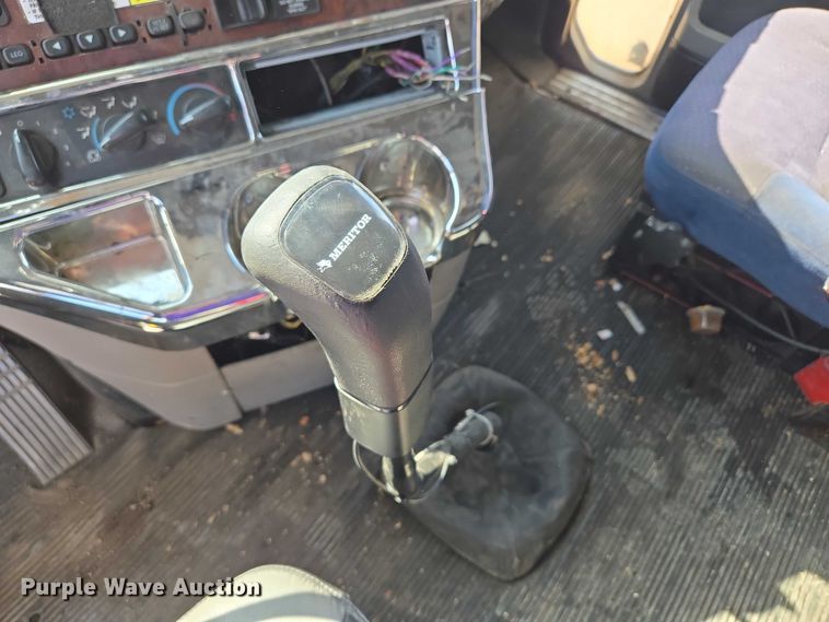 image for item EV1710 1999 Freightliner  Century Class semi truck