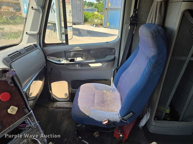 image for item EV1710 1999 Freightliner  Century Class semi truck