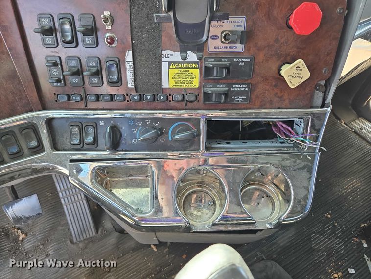 image for item EV1710 1999 Freightliner  Century Class semi truck