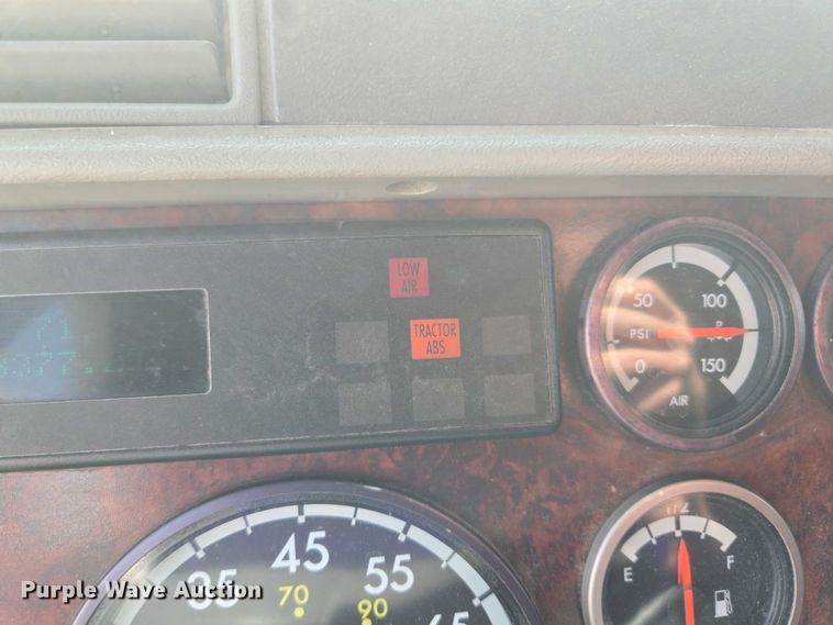 image for item EV1710 1999 Freightliner  Century Class semi truck